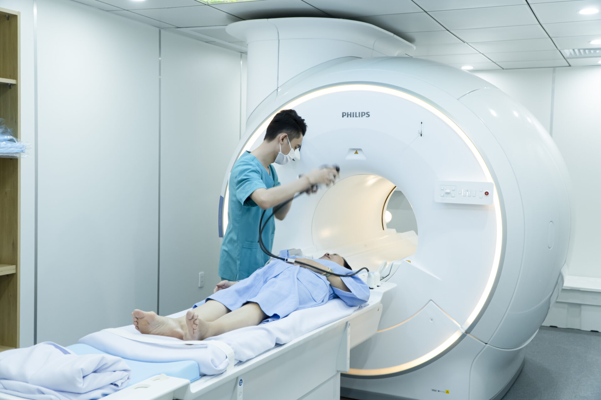 máy chụp cộng hưởng từ MRI Philips MR 5300